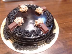Kit Kat Cake                                                           