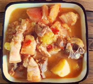 Pork Boiled With Bamboo Shoot With Herbs