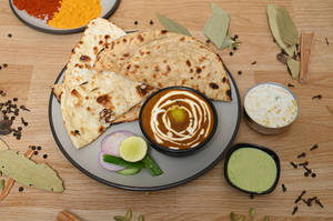 Dal Makhani With Laccha And Naan