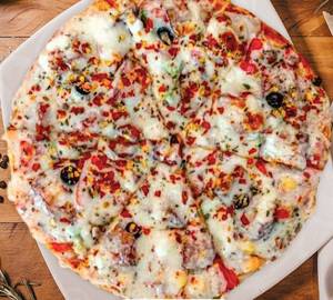 Chicken peri peri pizza