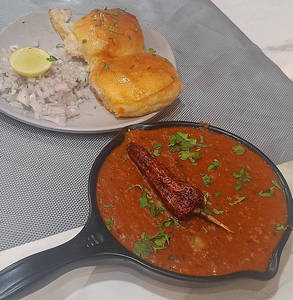 Kolhapuri Pav Bhaji
