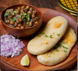 Chole Kulche 2 Full Salad Pickle