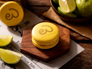 Lemon Curd Macaroon
