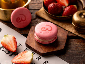 Strawberry Macaroon