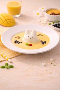 Vanilla Korean Pudding in Mango Sauce