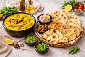 Punjabi Kadhi Pakora Large+Assorted Breads Platter 6pcs [1000ml Large]