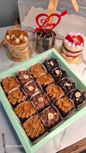 Brownie Bites & Mini Cakes Hamper