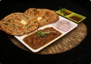2 Laccha Paratha With Amritsari Chole