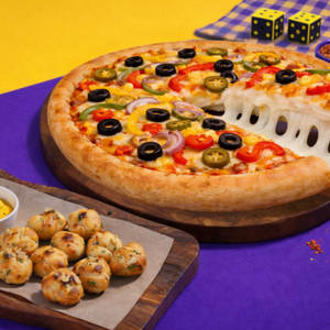 Veg Extravaganza Pizza and Garlic Knots Combo