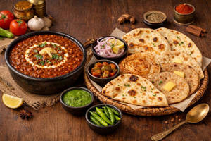 Dadi Wale Rajma Rasile+ Assorted Breads Platter Of 6pcs[1000ML Large]