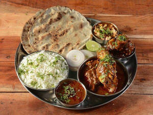 Tari Wala Chicken+ Shahi Paneer+ Rice+3 Roti+salad