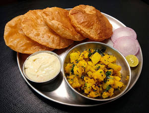 Shrikhand Puri