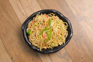 Veg Hakka Noodles (350 Gram)