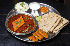 Patodi Rassa Meal