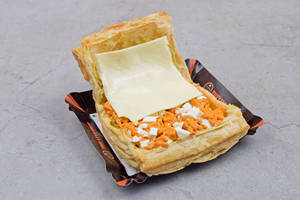 Sev sing paneer puff
