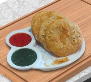 4 Pcs Pyaz Kachori + Chatani