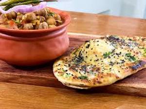 Mushroom Garlic Naan (1 Piece) With Ambarsari Chole