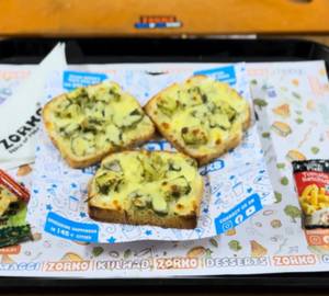 Paneer toofani garlic bread