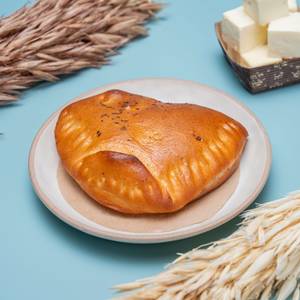 Cheesy Paneer Calzone