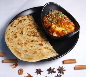 Chilli Paneer(4 pcs) with 2 Laccha Paratha