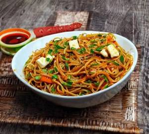 Garlic paneer noodles