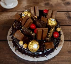 Ferroro rocher cake 3 pound