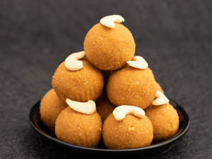 Besan Laddu