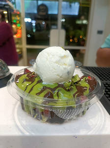 Kunafa Strawberry Delight