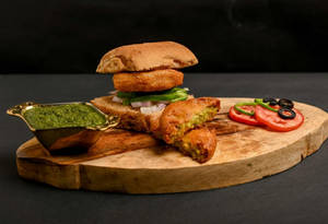 Mumbai Special Vada Pav (Must Try)