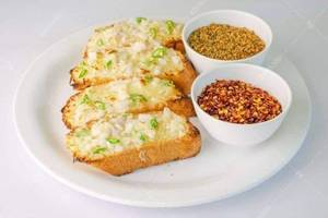 Chilli Onion Garlic Bread (4 Pcs) (serve 1)