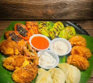 Chicken momos platter