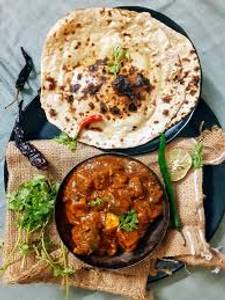 Kadhai Paneer with 2 Missi Roti