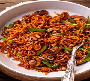 Mushroom schezwan noodles