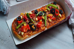 Veggie Paradise Racto Pizza