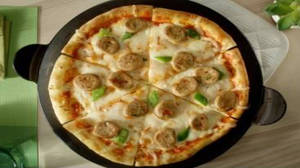 Chicken Sausage Round Pizza