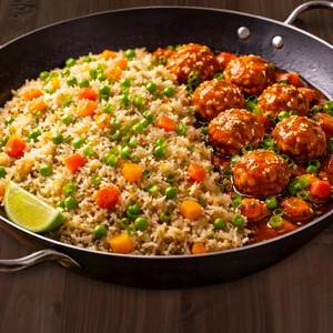 Veg fried rice with manchurian [4 pieces]