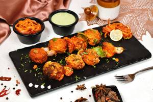 Tandoori Paneer Momos [8 Pieces]