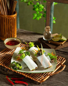 Vietnamese Rice Paper Roll (chicken)