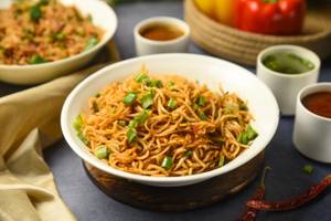 Veg Garlic Hakka Noodles