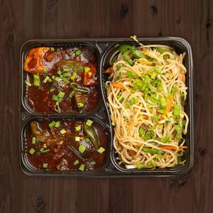 Chicken Hakka Noodles (350 Gms)