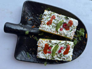 Paneer Dhokla (2Pcs)