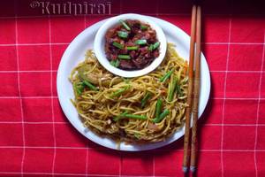 Egg Chawmein With Chilly Chicken (4pcs)