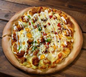 Mexican Pizza (8")Very Cheesy Big Tasty Chicken Pizza.our Speciality Big Size,More Cheese, Capsicum