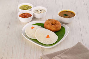 Idli [2 Pieces] And Vada [1 Piece]