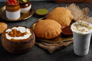 Bedmi Puri+ Namkeen Iassi