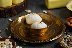 Sponge Rasgulla(pcs 2)