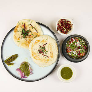 Patile Wale Matar With Butter Kulcha (2pc)