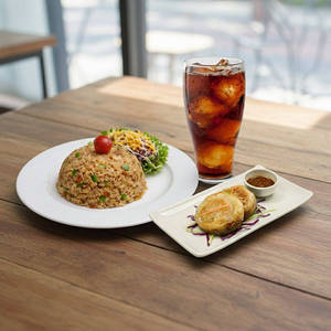 Veg Fried Rice + Mandu 2pcs + Soft Drink