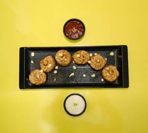 Veg fried momos