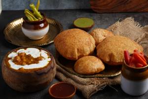 Bedmi Puri [1 Plate] With Khasta Kachori [1 Plate